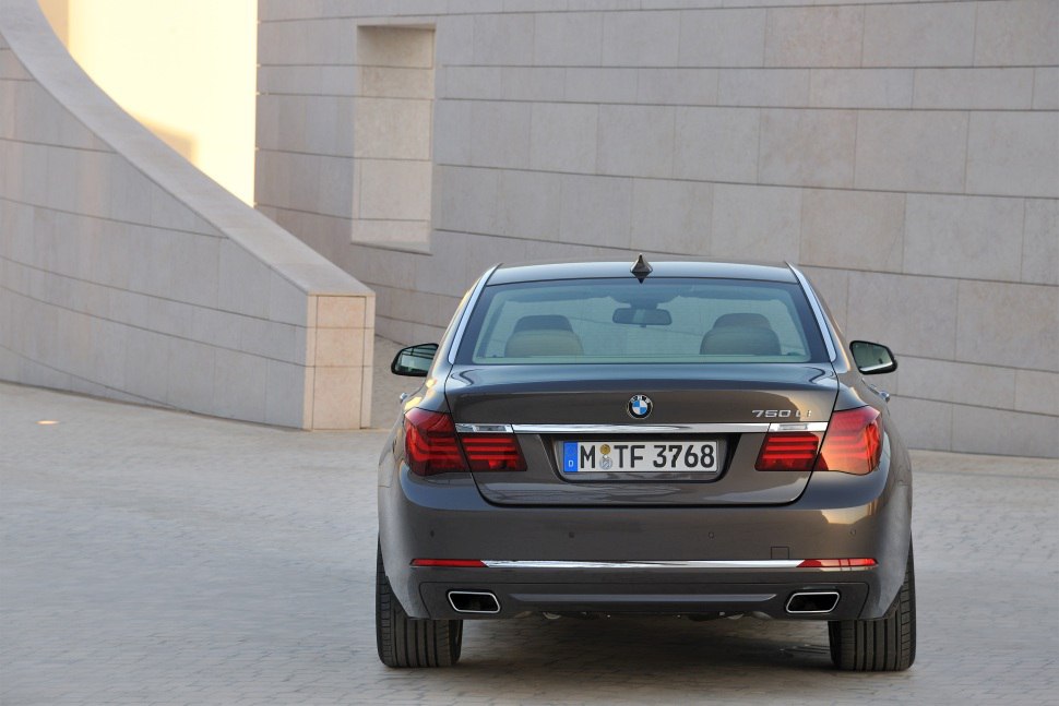 BMW 7 Series (F02 LCI, facelift 2012) 750Li (450 Hp) Steptronic
